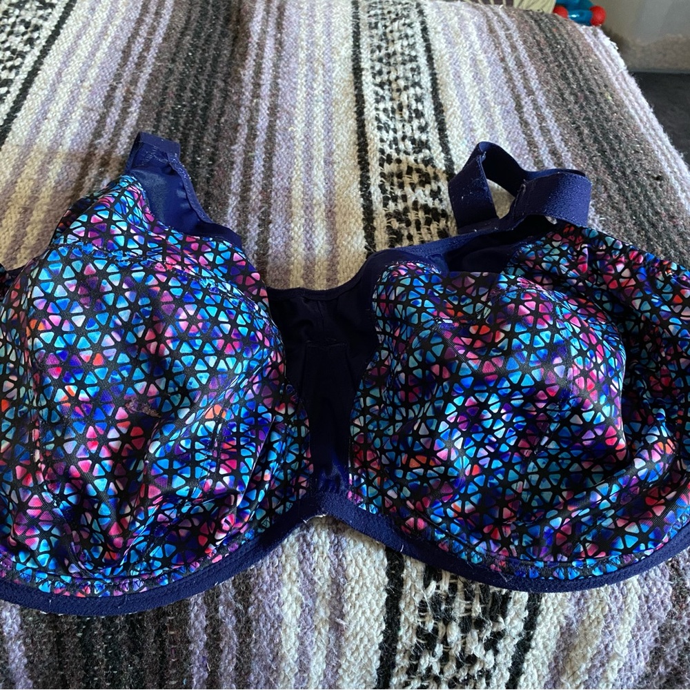 Elomi Sports Bra gently used in good condition